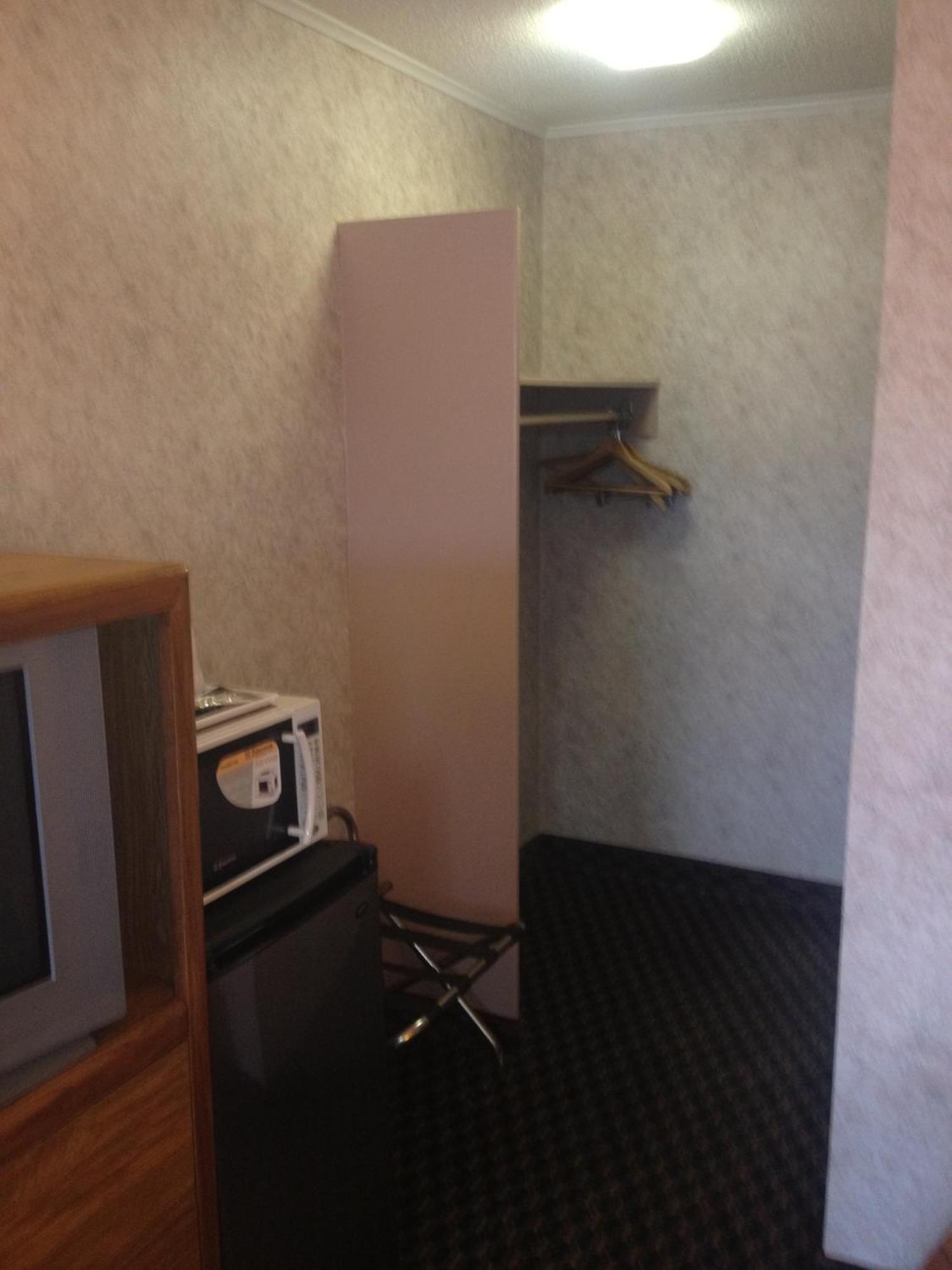 Richmond Inn And Suites Bagian luar foto