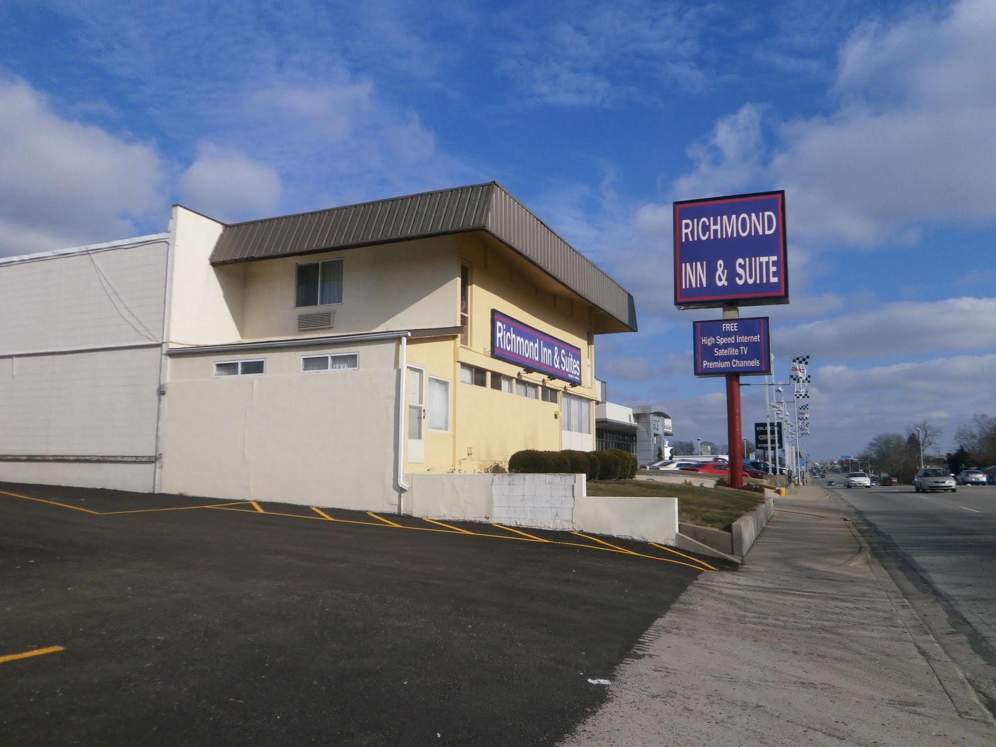 Richmond Inn And Suites Bagian luar foto