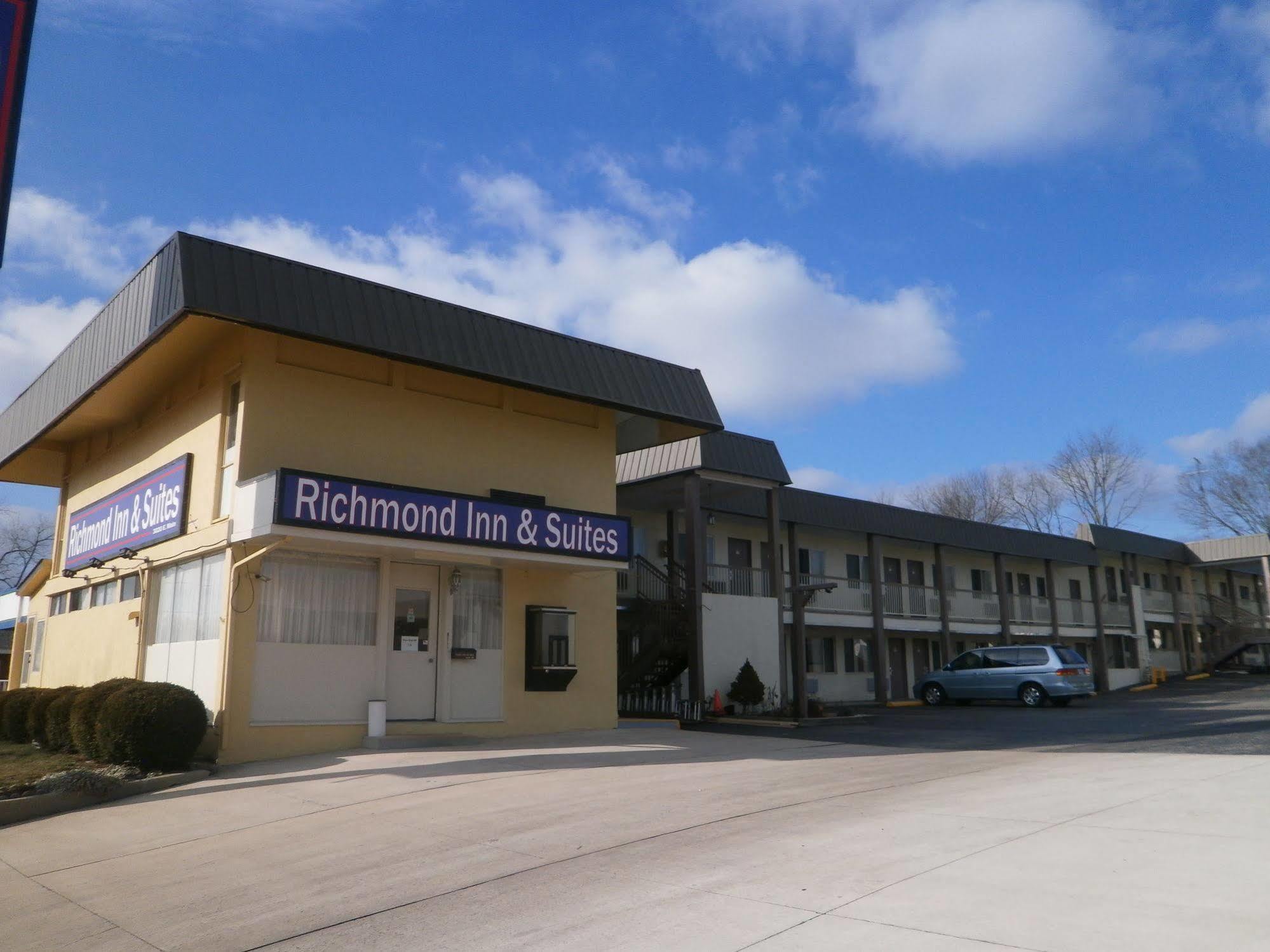 Richmond Inn And Suites Bagian luar foto