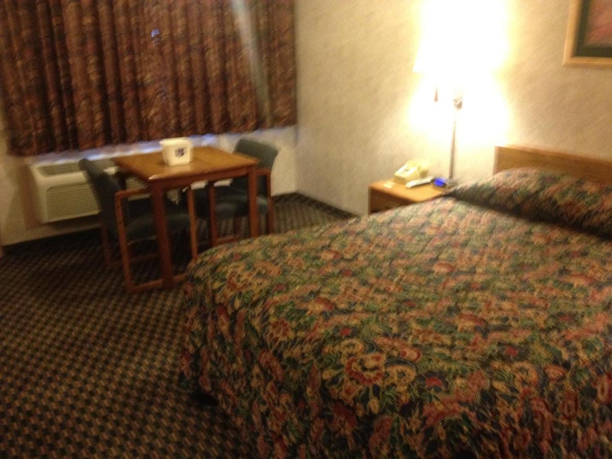 Richmond Inn And Suites Ruang foto